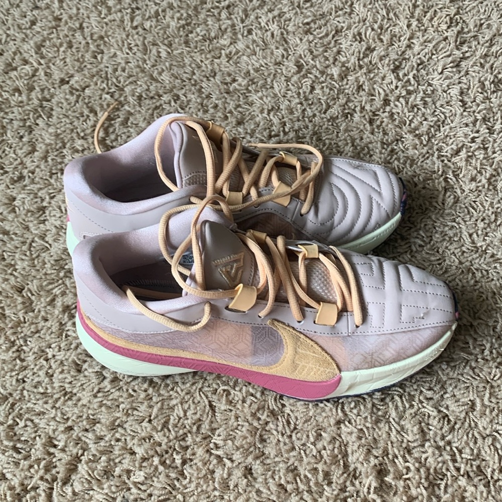 Nike Giannis women’s basketball shoes